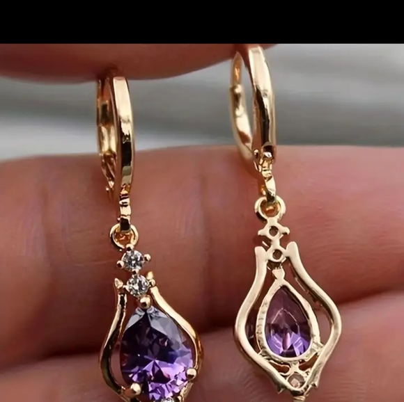 GOLD/ STERLING DANGLE AMETHYST EARRINGS ONE AND A HALF INCH 4 CARAT EACH YEAR - Picture 2 of 2